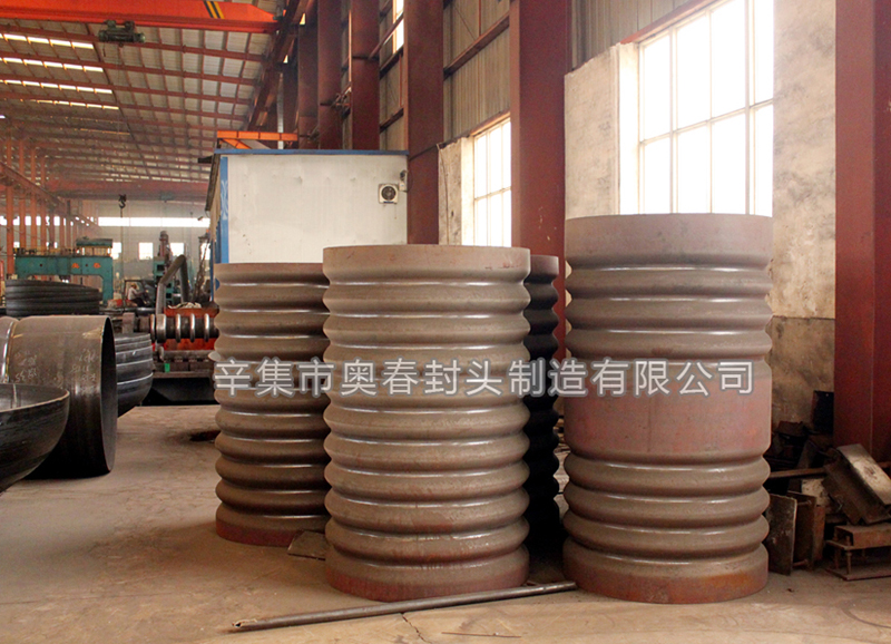 Corrugated furnace liner